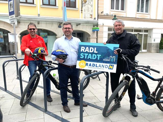 Gemeinderat und Mobilitätsbeauftragter Paul Klinger, Landesrat Ludwig Schleritzko und Umweltstadtrat Wolfgang Welser | Foto: Herbert Gschweidl