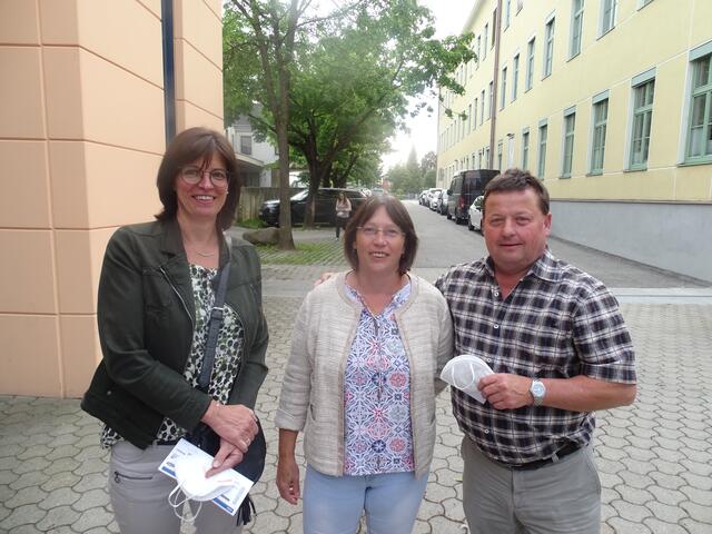 Brigitte Gruber mit Monika und Josef Renz