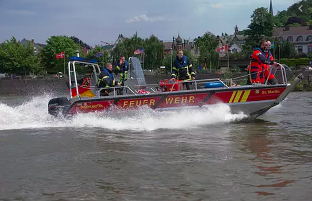 Sechs Tage nach seinem Sturz in die Donau wurde die Leiche des 23-Jährigen aus dem Bezirk Linz-Land jetzt auf Höhe der Autobahnbrücke geborgen (Symbolbild).