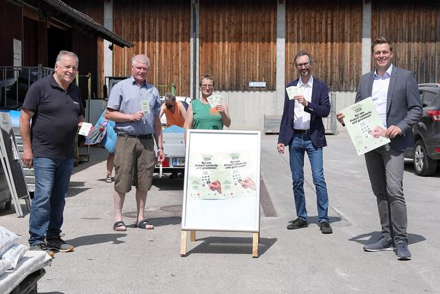 Weibern machte mit: Vize-Bürgermeister Walter Marböck, Sepp Oberndorfer, Norbert Rainer (Klimabündnis OÖ) und Klima-Landesrat Stefan Kaineder.