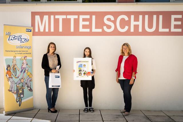 Mira Malics von der Mittelschule Güssing ist Burgenland-Siegerin des Comic-Wettbewerbs des Kuratoriums für Verkehrssicherheit.