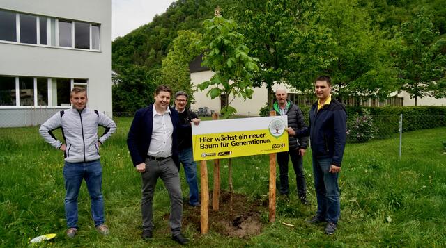v.l.: JVP-Obmann Benjamin Handstanger, Vizebürgermeister Jürgen Felberbauer, Seniorenbund-Obmann Rudolf Hollnbuchner, Gemeindevorstand Ferdinand Großwindhager und Parteiobmann Franz Wasserbauer.