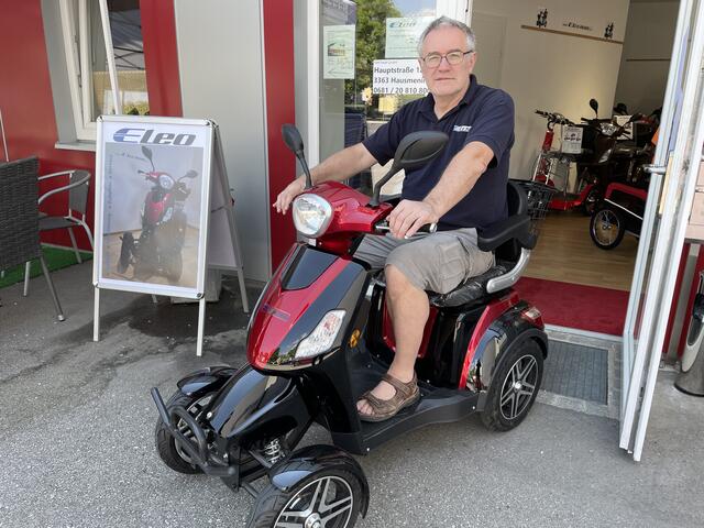 Ewald Punz auf einem seiner "Flitzer" in Hausmening.