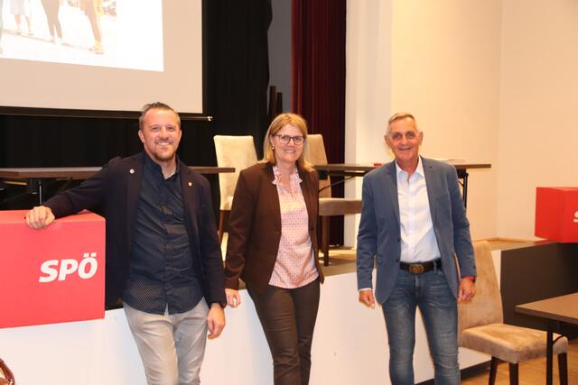 V. l.: Stadtrat Mag. Stefan Wimmer, Landtagsabgeordnete Gabriele Knauseder und Vizebürgermeister Günter Streicher.