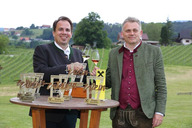 Die Gastgeber ver Gebietsweinkost 2021: Egon Klinger, Dir. Raiffeisenbank Süd-​Weststeiermark (l.) und Georg Lampl, VDir. Raiffeisenbank Schilcherland | Foto: Brigitte Polz