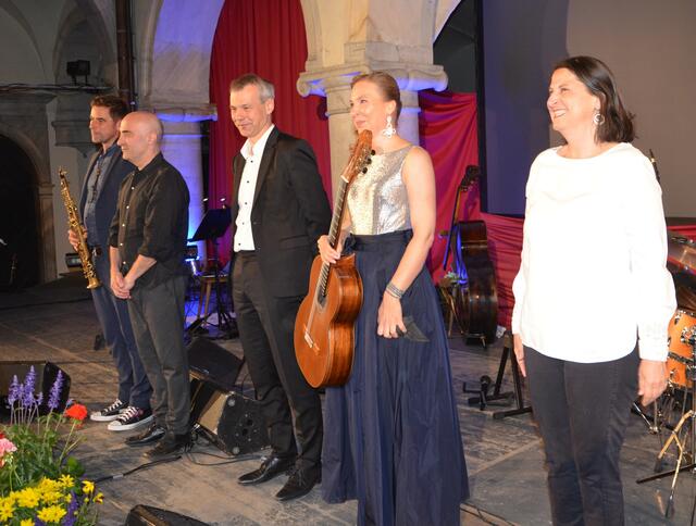 Die Musiker  Edgar Unterkirchner,Alexander Lackner, Dieter Stemmer, Julia Malischnig und Ingrid Oberkanins  (v.li.)