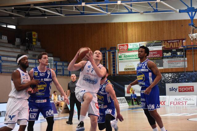 Kapitän Sebastian Käferle wird für zwei weitere Jahre auf Korbjagd für Oberwart gehen. | Foto: Michael Strini
