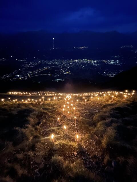 Das Herz-Jesu-Feuer am Hochmahdkopf war in vielen Orten zu sehen.
