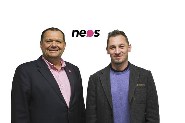 Der neue Bezirkssprecher Daniel Brandtner (rechts) mit Neos-Landessprecher Eduard Posch.