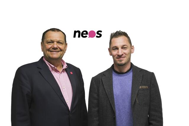 Der neue Bezirkssprecher Daniel Brandtner (rechts) mit Neos-Landessprecher Eduard Posch. | Foto: Neos