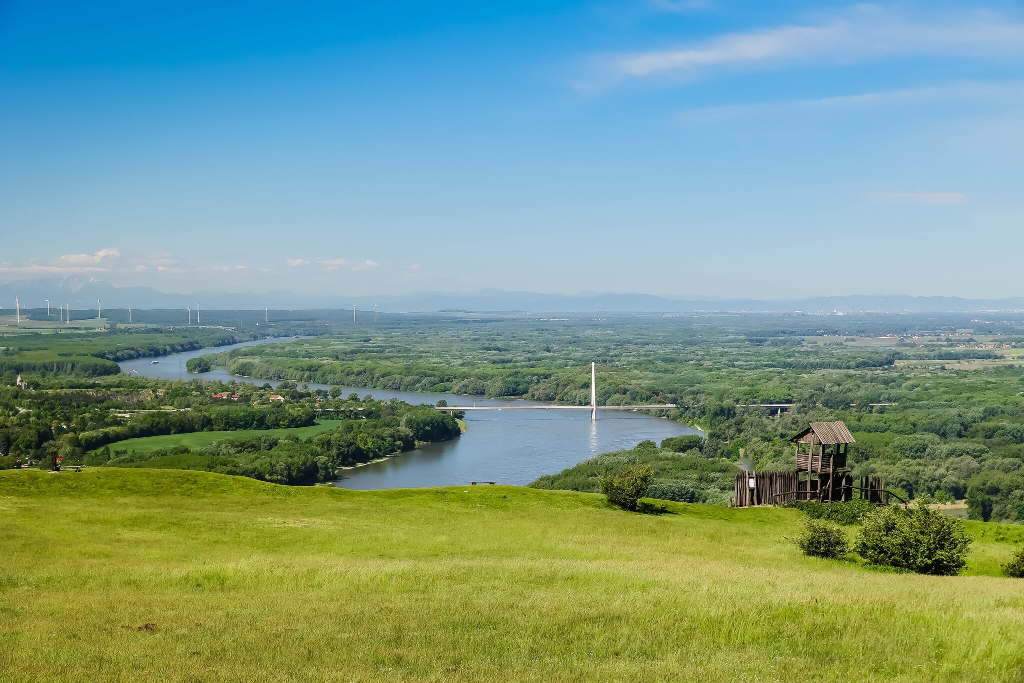 Hainburg Hainburg an der Donau Ruine Staatz Eine Klippe mitten im