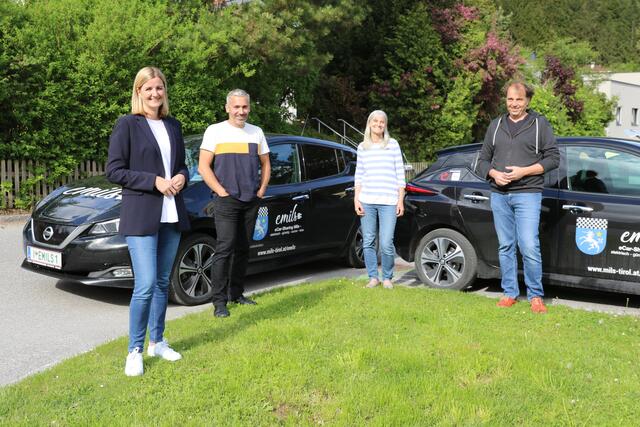 Freude übers Autoteilen in Mils zeigen (v. l.) BMin Daniela Kampf, GR Clemens Schumacher, Elisabeth Kutmon und Dieter Hofmann. | Foto: Birgitt Drewes