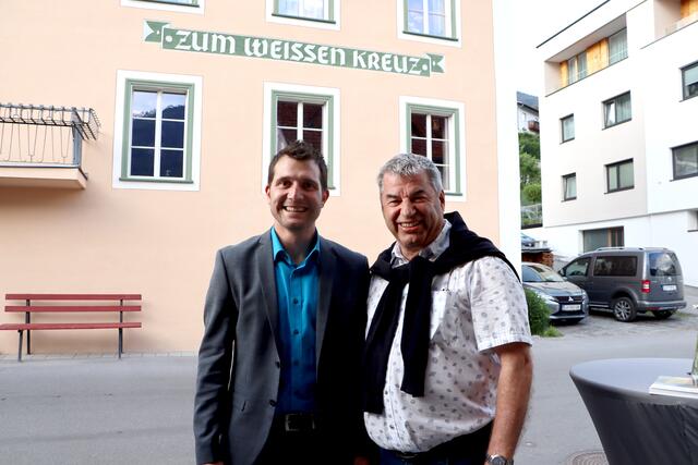 Bgm. Alexander Jäger mit dem ehemaligen Bürgermeister Hans-Peter Bock (re.) | Foto: Siegele