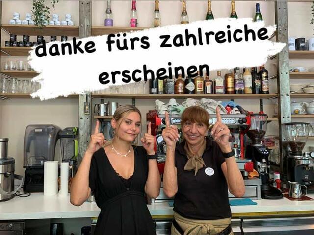 Einen Tag lang gingen alle Einnahmen des Friseurcafés an die Kellnerinnen.