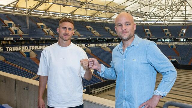 Schalke-Sportdirektor Rouven Schröder begrüßte den Südoststeirer Reinhold Ranftl als sechste Neuerwerbung für die kommende Saison. | Foto: Schalke 04