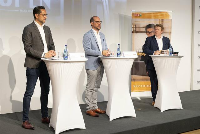 Alois Rainer (Fachgruppenobmann Gastronomie), Mario Gerber (Spartenobmann Tourismus) und Spartengeschäftsführer Thomas Geiger