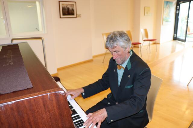 Toni Wille sorgte für die passende musikalische Umrahmung. | Foto: Othmar Kolp