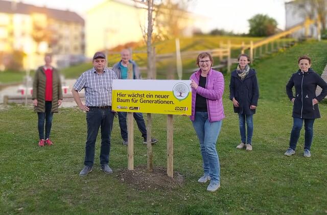 In Ort wächst nun ein Baum für Generationen.