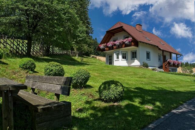 Für Stadtmenschen bietet Urlaub am Bauernhof einen Rückzugsort in die Natur.