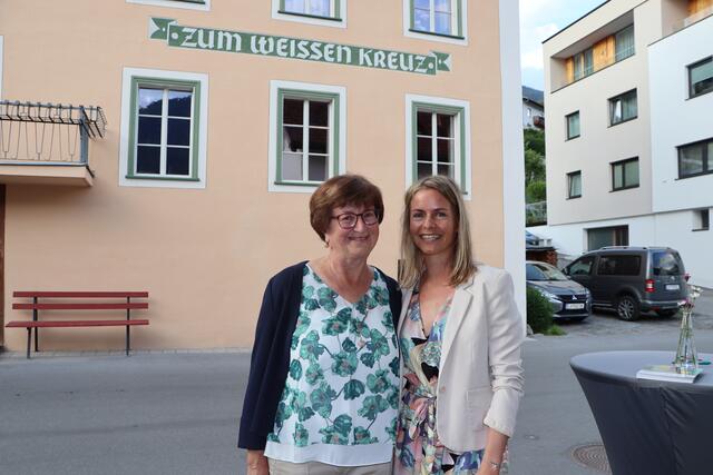 Myriam Hann mit ihrer "Goti" Resi Mark (li.) | Foto: Siegele