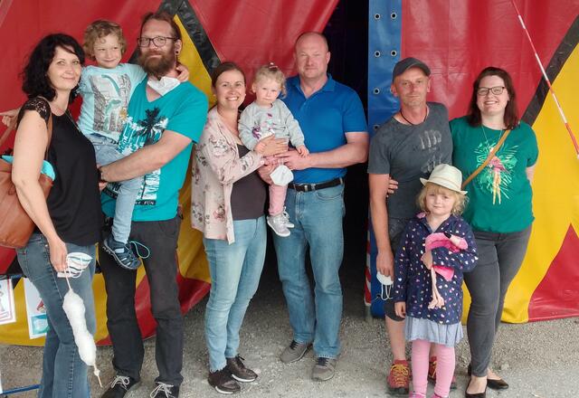 Die Gewinner der Premierekarten beim Zirkus Althoff. | Foto: Drexler