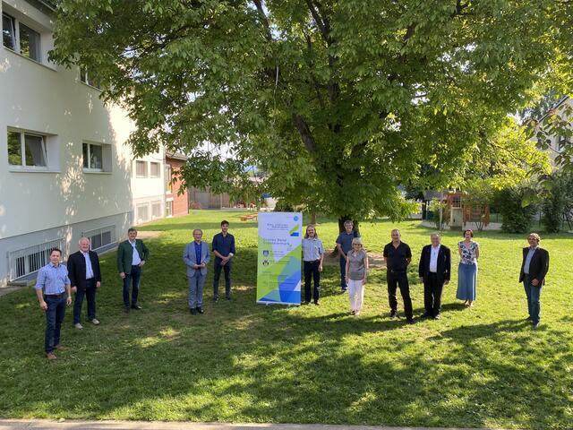 Eine hochkarätige Runde diskutierte über die Nutzung von Freiflächen für Photovoltaikanlagen.  | Foto: KK