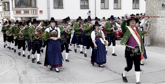 Imposantes Szenario in Axams am Herz-Jesu-Sonntag.