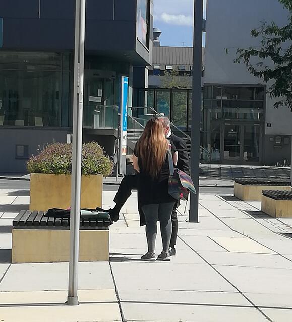 Die Angeklagte vor dem Landesgericht in St. Pölten.