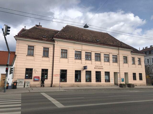 Geht es nach einer Bürgerinitiative soll die Bücherei in Aspern gänzlich erhalten bleiben.