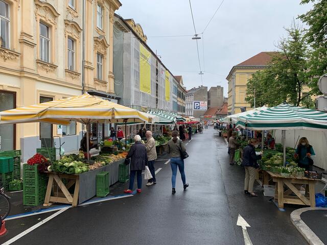 Im Vorjahr wurde der Markt am Kaiser-Josef-Platz in Richtung Schlögelgasse verlängert. Nun könnte dort eine Begegnungszone kommen. | Foto: Stadt Graz/Mor