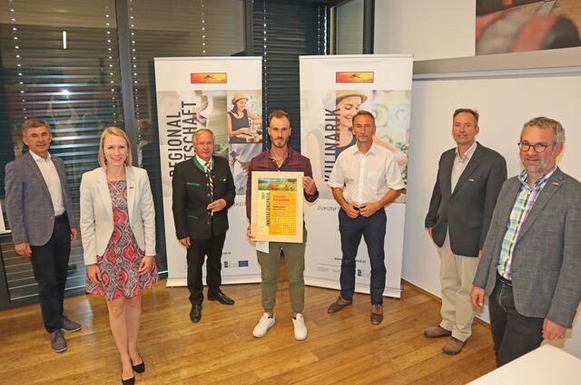 Markus Kainrath aus Ottendorf nahm die Urkunde für den Sonderpreis "Kulinarik.Kreativ 2021" entgegen.
