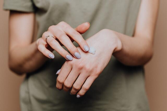 Psoriasis benötigt eine besondere Hautpflege. | Foto: Karolina Grabowska/Pexels