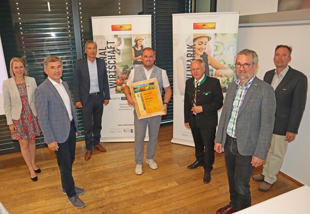 Michael Pöltl aus Fehring nahm die Urkunde für den Resilienzpreis 2021 entgegen.