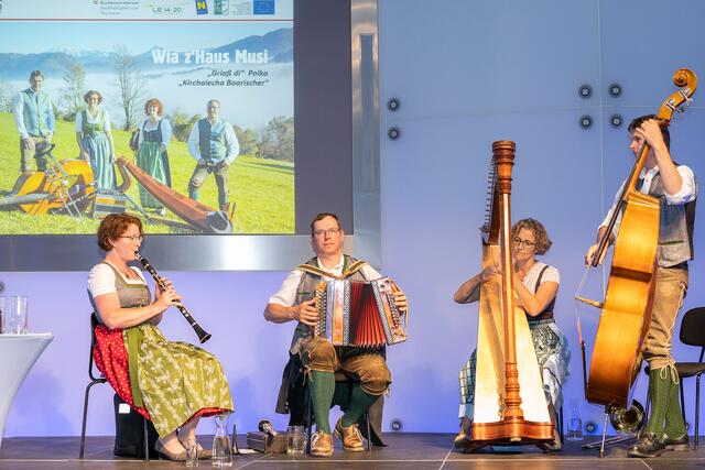 Die „Wia z’Haus Musi“ umrahmte den Festakt.
 | Foto: Theo Kust/imagefoto.at