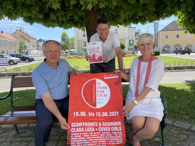 Bieten einen herrlich bunten Mix: Josef Ober, Michael Mehsner und Andrea Meyer, Leiterin des Kulturbüros der Stadtgemeinde (v.l.).
