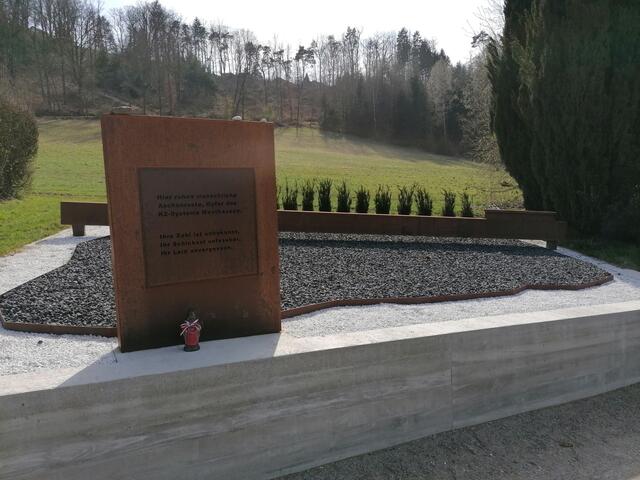 Für die menschlichen Überreste wurde ein Grab in der Nähe des Bahnhofes Lungitz angelegt. | Foto: Plattform Johann Gruber