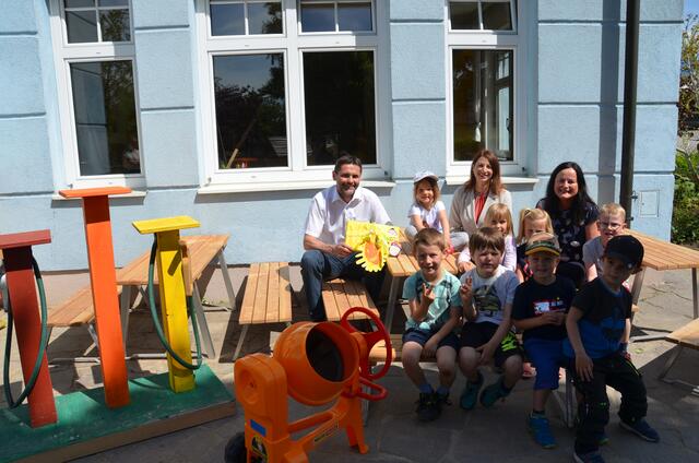 Neue Tischgarnituren: Kindergärten Rohrbach und Berg nun neu