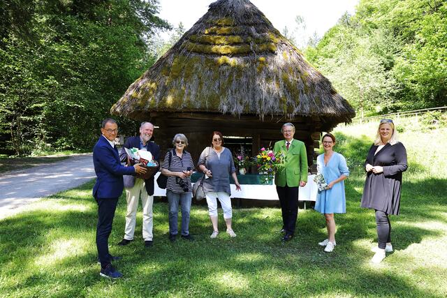 Neuer Rekord: Wolfgang Muchitsch, Egbert Pöttler, Mutter von Gabriele Kainz-Rosmann, Gabriele Kainz-Rosmann, Kulturlandesrat Christopher Drexler, Alexia Getzinger und Claudia Unger