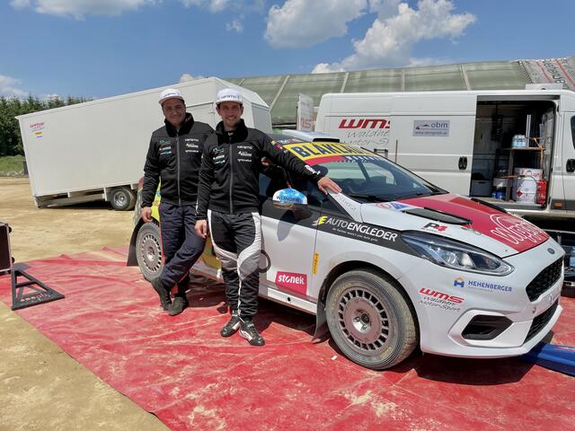 Von links: Co-Pilot Philip Hahn und Rallyefahrer Martin Roßgatterer.