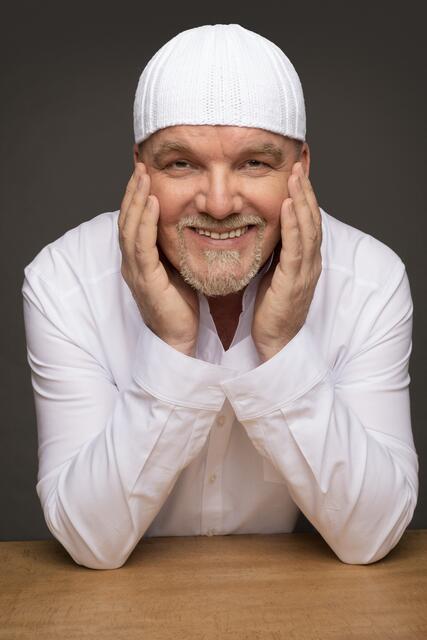 DJ Ötzi stellt sein insgesamt persönlichstes Album vor. Der Titel lautet „Sei du selbst – Party 2.0“ und kommt im Herbst auf den Markt.