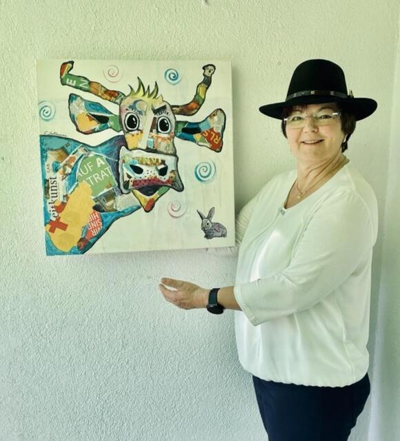 Die sympathische Künstlerin Cäcilia Schlapper präsentiert bei den Tiroler Tagen der offenen Ateliers unter anderem eines ihrer neuesten Werke mit dem Titel "Melitta" in ihrem Atelier in Walchsee.
