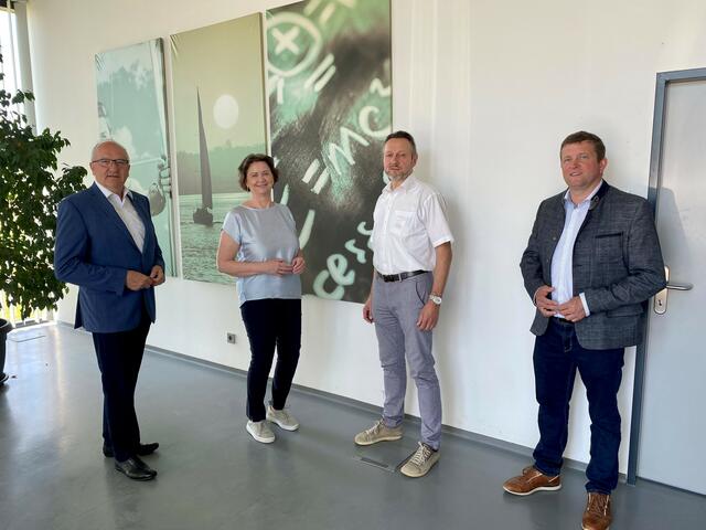 Landtagsabgeordneter Karl Moser, Wirtschaftsbundobfrau Renate Scheichelbauer-Schuster, Geschäftsführer HATEC Leopold Schirgenhofer und Bürgermeister Johannes Zuser.