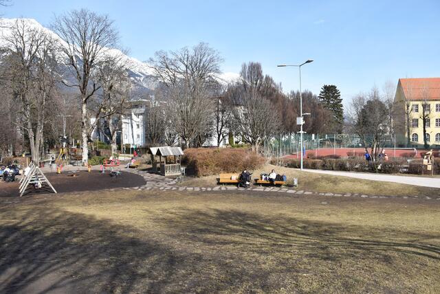 Rapoldipark: Die Realisierung des Sportplatzbereichs mit Kosten von rund 520.000 Euro ist von Anfang September bis Ende Oktober 2021 geplant. Die Arbeiten im Spielplatzbereich mit Kosten von rund 250.000 Euro erfolgen voraussichtlich im Frühjahr 2022.