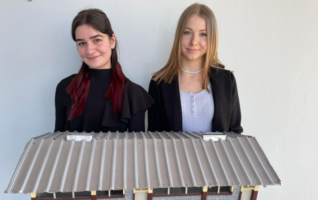 Celina Stelzl und Johanna Nikodem-Eichenhardt, Schülerinnen der HLW Deutschlandsberg, beleuchteten in ihrer Diplomarbeit die Bildungssituation in Äthiopien.  | Foto: KK