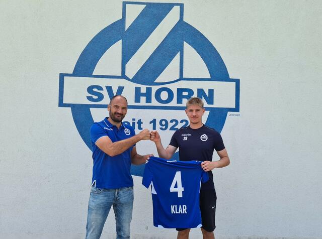 Geschäftsführer Andreas Zinkel, Julian Klar | Foto: SV Horn