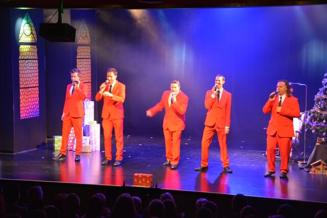 "Wir machen a cappella Musik und covern Rock- und Pophits die uns selbst begeistern und hoffentlich auch unser Publikum mitreißen", so die Musiker. | Foto: The Nicknames