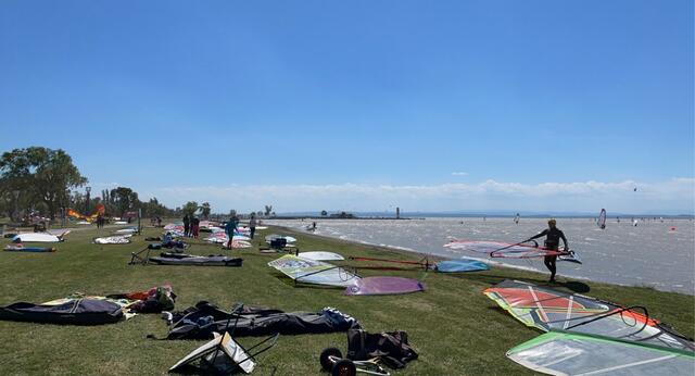 In den Seegemeinden Neusiedl, Weiden und Podersdorf zeigt man sich beim Lokalaugenschein mit der anlaufenden Sommersaison zufrieden. | Foto: Franziska Steiner