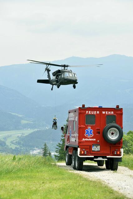 Bei dieser Übung wurden 40.000 Liter Nutzwasser gebraucht.  | Foto: Kozmich