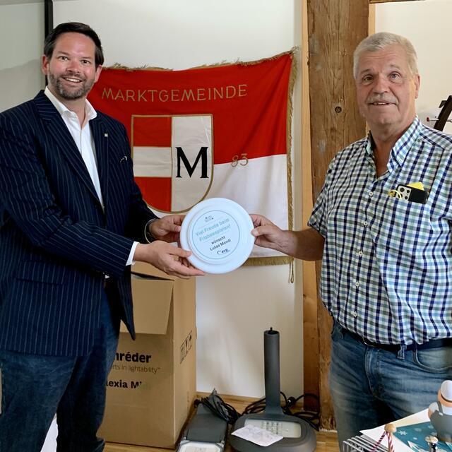 Der niederösterreichische Europa-Abgeordnete Lukas Mandl mit Peter Buchner, Bürgermeister von Mauerbach. | Foto: Team Europa-Abgeordneter Mandl