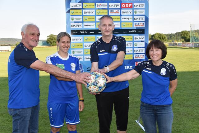 Gemeinsame Zukunft am Ball: Sektionsleiter Alfred Weber, Kapitänin Susanna Koch-Lefevre, Neo-Trainer Milivoj Vujanovi´c und Obfrau Christine Koch
